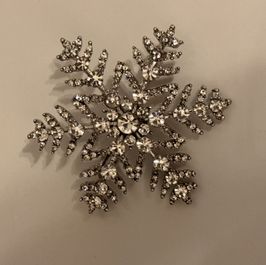 Metal snowflake brooch