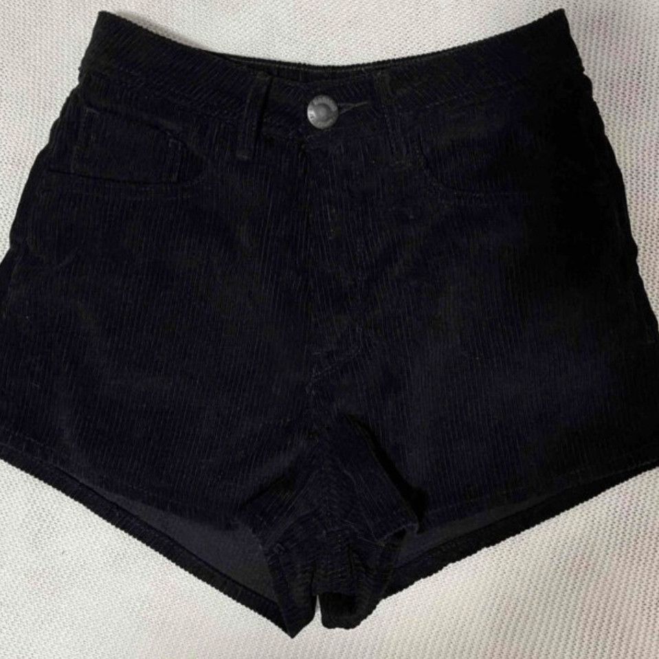 BLACK HIGH WAISTED CORDUROY SHORT