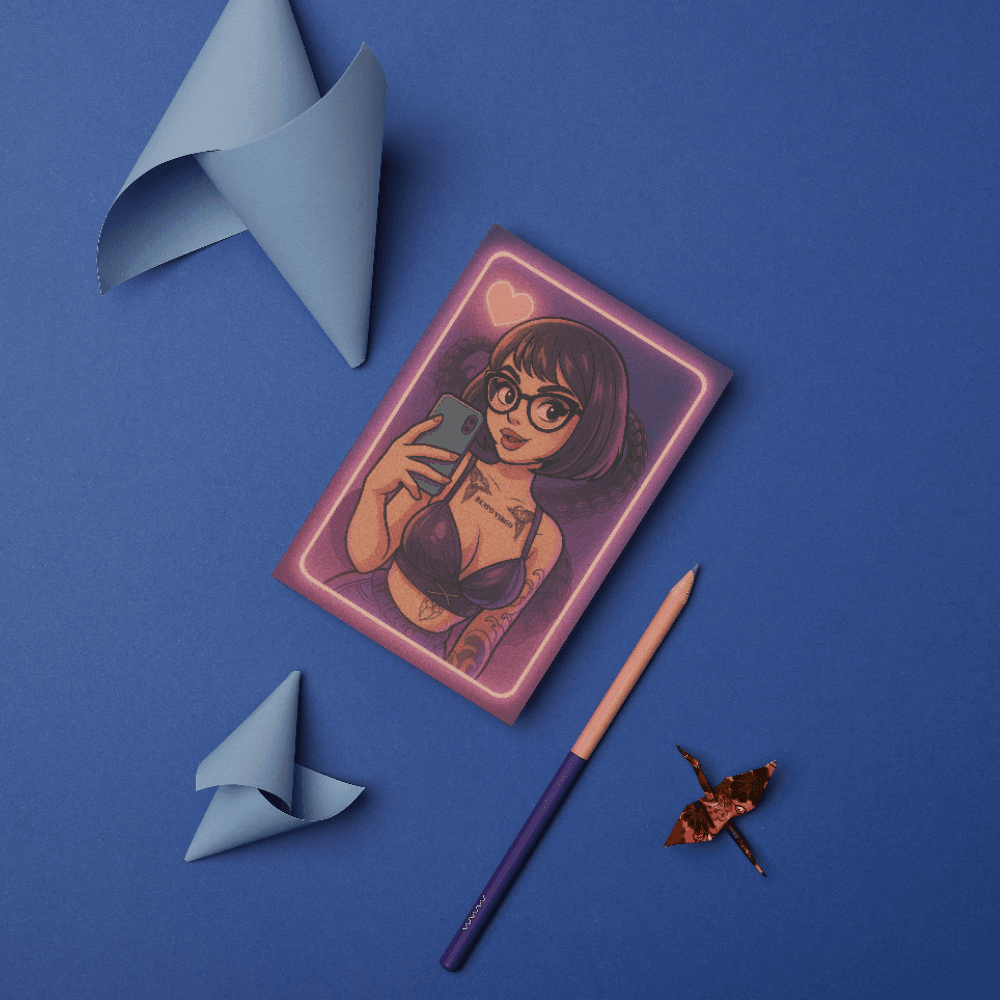 SOFT SELFIE POSTCARD