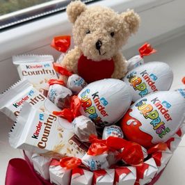 Treat Alice with sweets