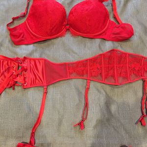 Lingerie with suspenders and Custom Vid