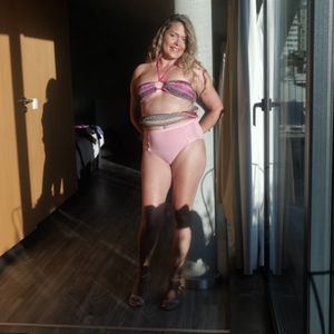Modeling on my Pink Grannies