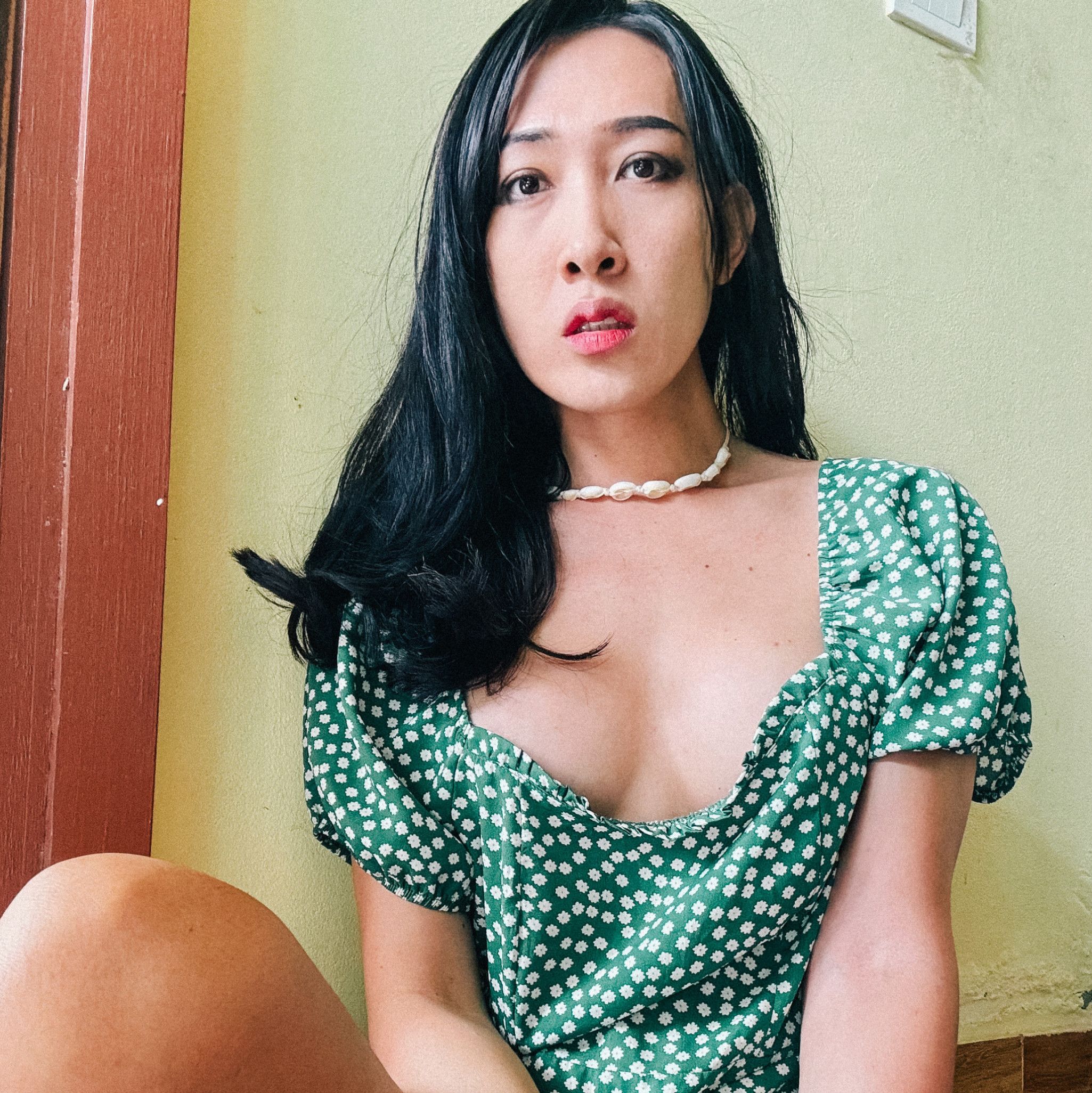 Pretty Green Dress Selfies