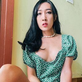 Pretty Green Dress Selfies