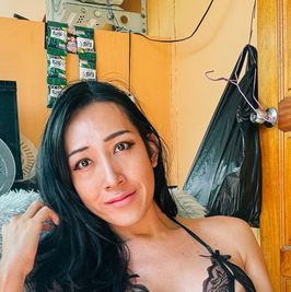 Black Lace Bra Selfies