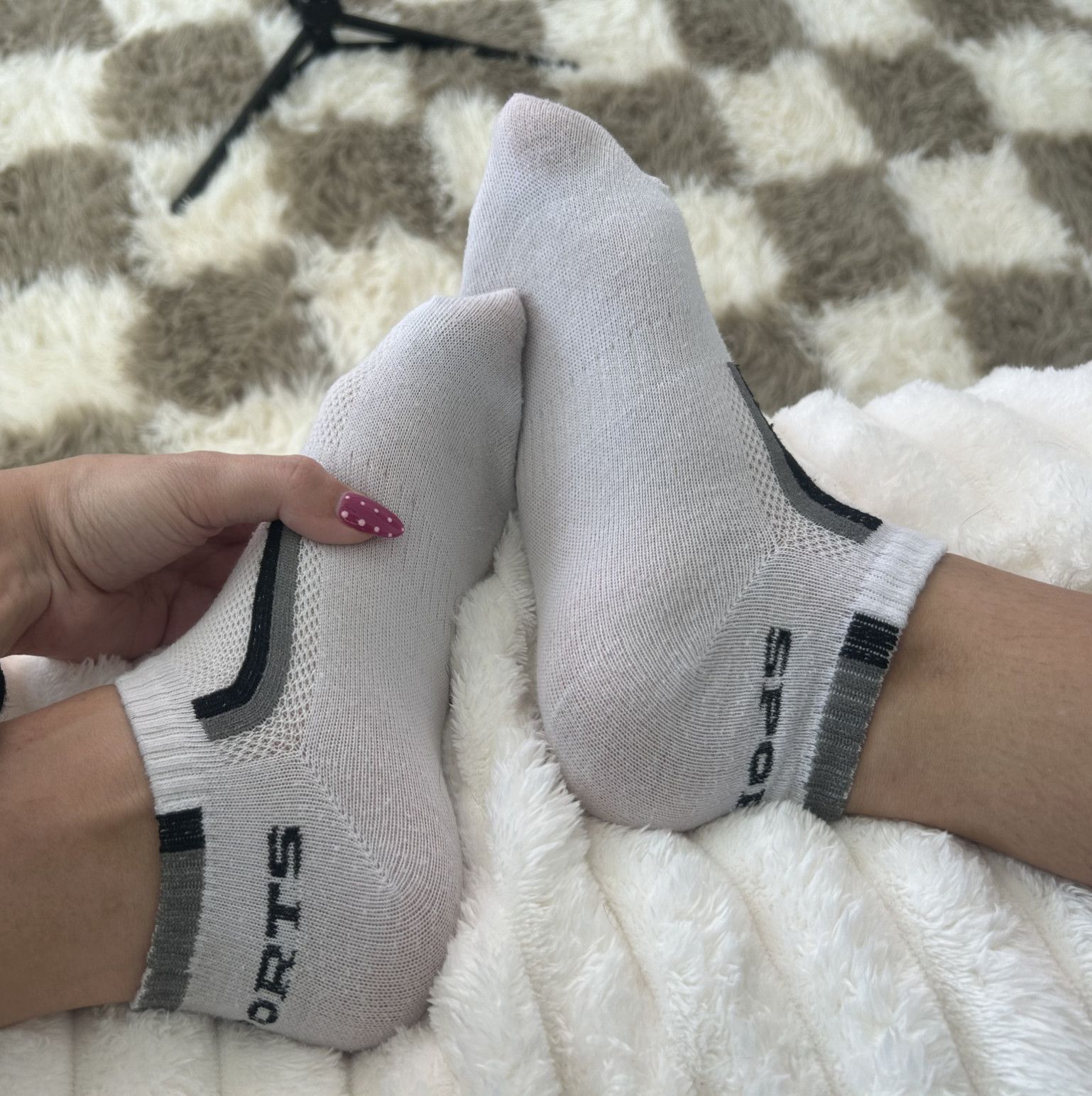 75 DOLLAR VOTE FOR SOCKS