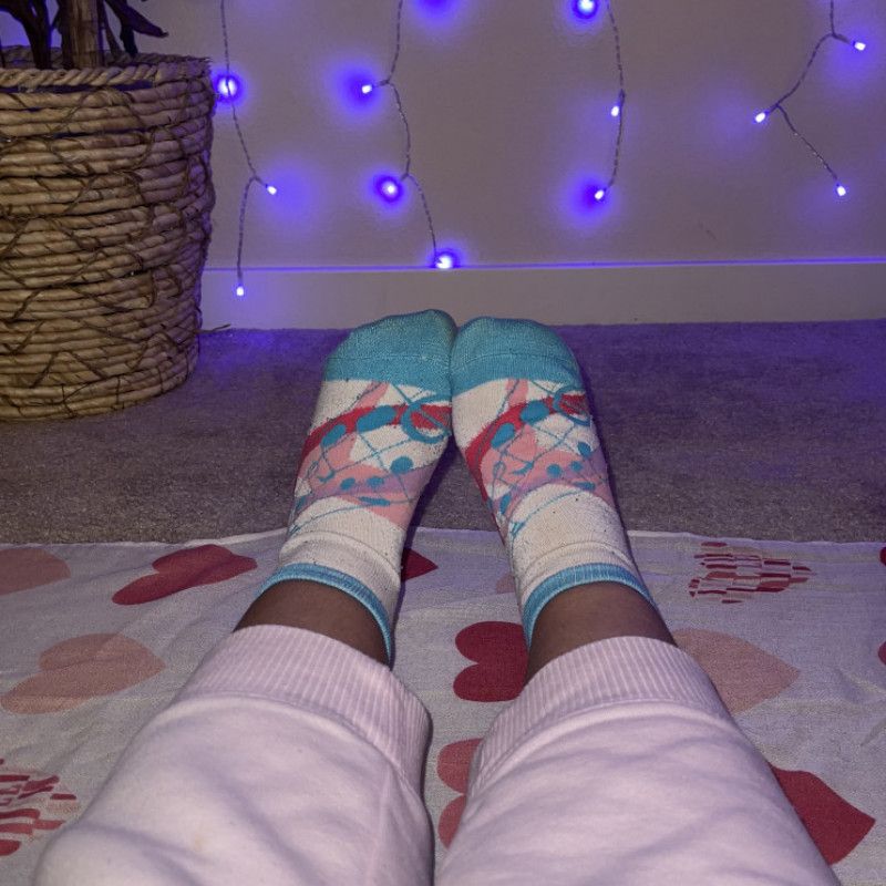 Blue pink white music notes print socks