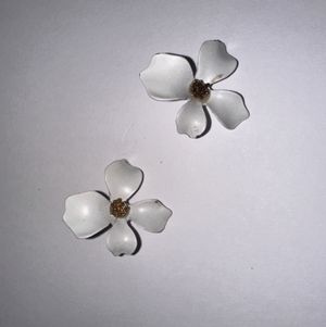 White flowers earrings