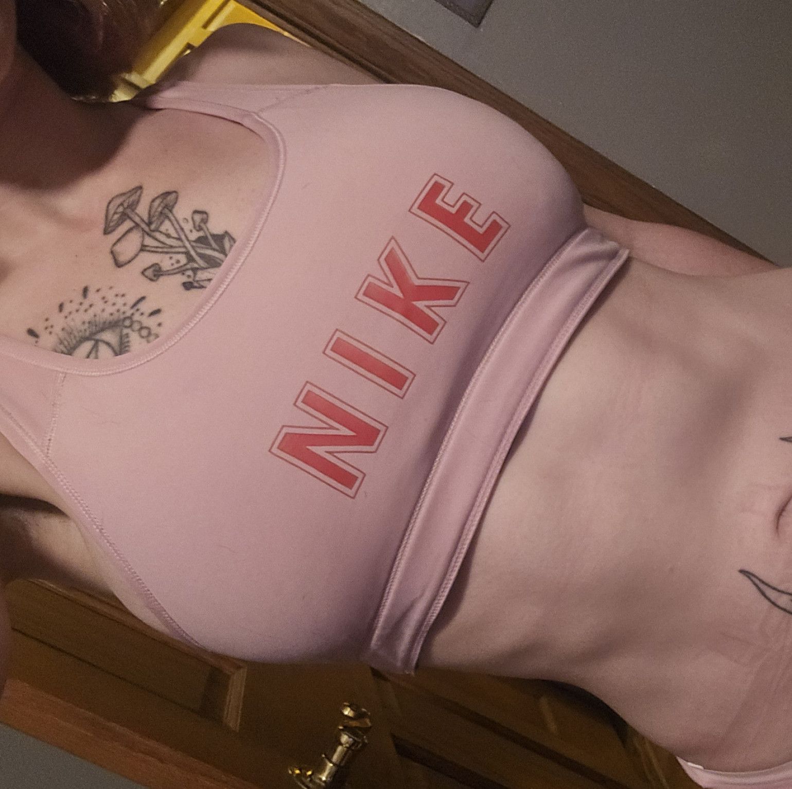 Worn Nike sports bra W FREE BONUS CONTENT