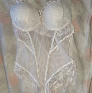 White bodice  body size UK 14 36D