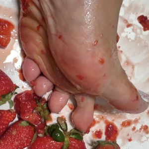 Im sending you strawberries crushed by my feet