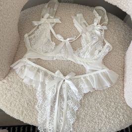 white rufflle 2 piece set