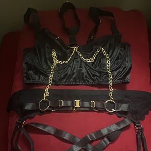 Scrappy and metal chains lingerie set