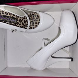 Funtaisma White Pat Shoe