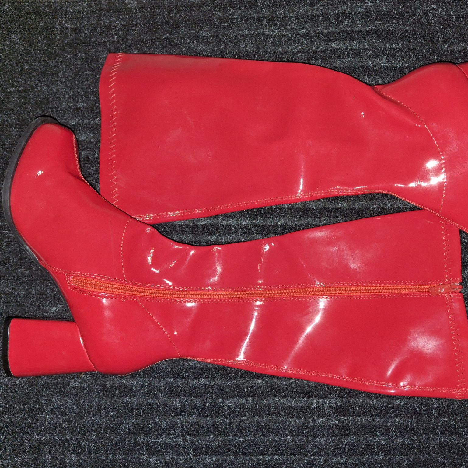 Ellie  3 Gogo Boots WZipper Size 9 Color Red