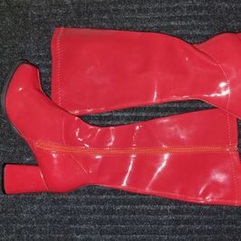Ellie 3 Gogo Boots WZipper Size 9 Color Red