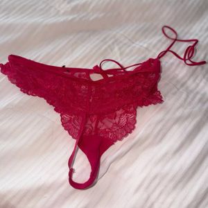 Raspberrycolored panties