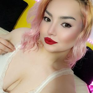 SFW selffies behind the scenes of live streamings shows
