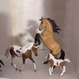 Support my figurine collecting :3