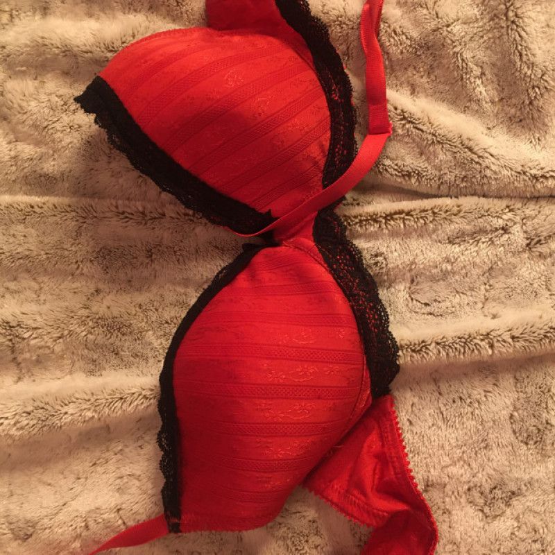 red bra size 28C