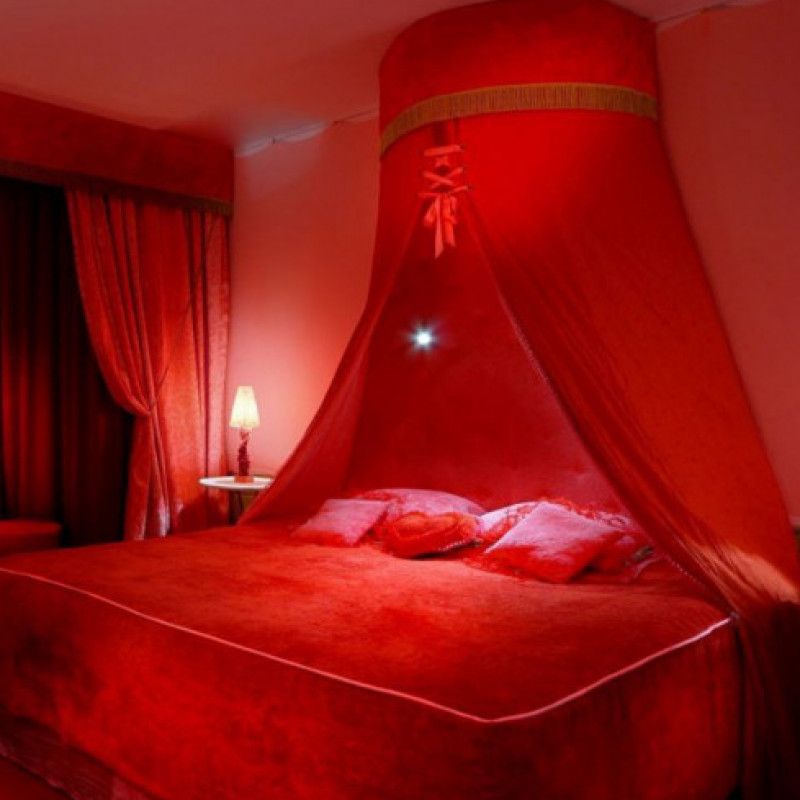 PAY MY HOTEL FOR FILM