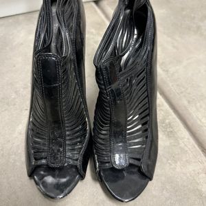 BLACK ZISTRIPE WORN OPEN TOE HEELS