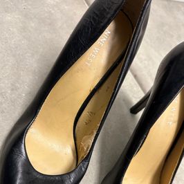 BLACK WORN POINTED TOE HEELS