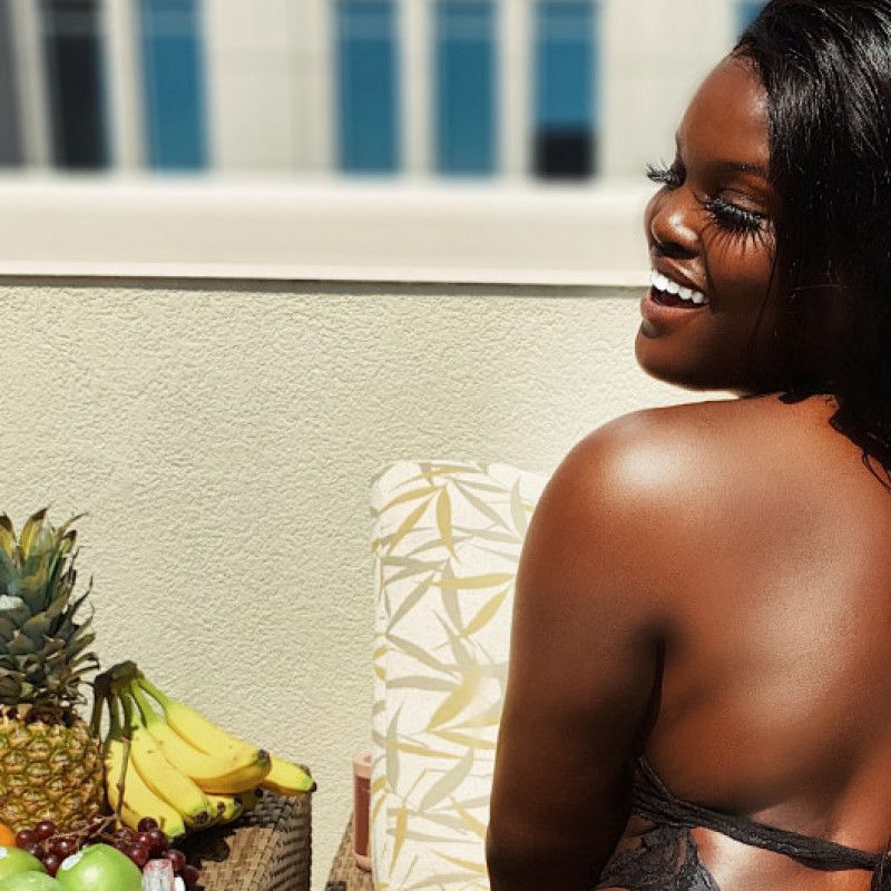 Choc Lit Baddie Pool Side