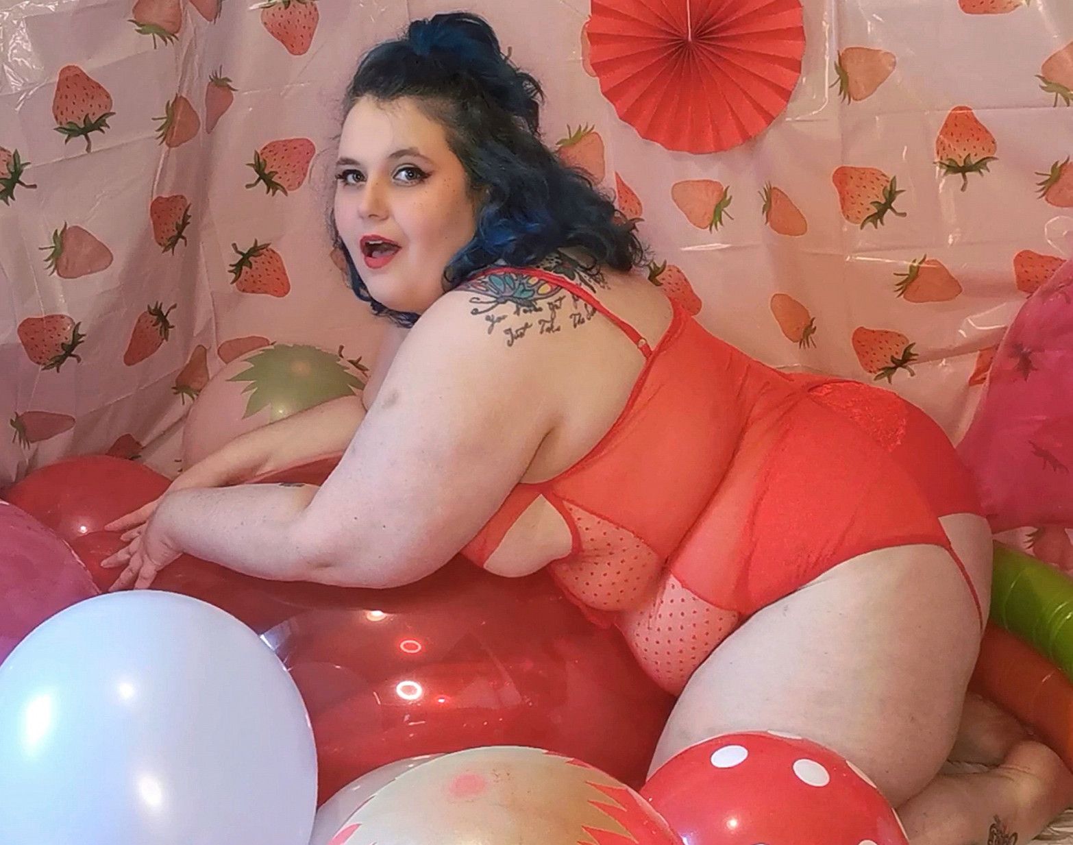 BBW wet and messy strawberry balloon photos!