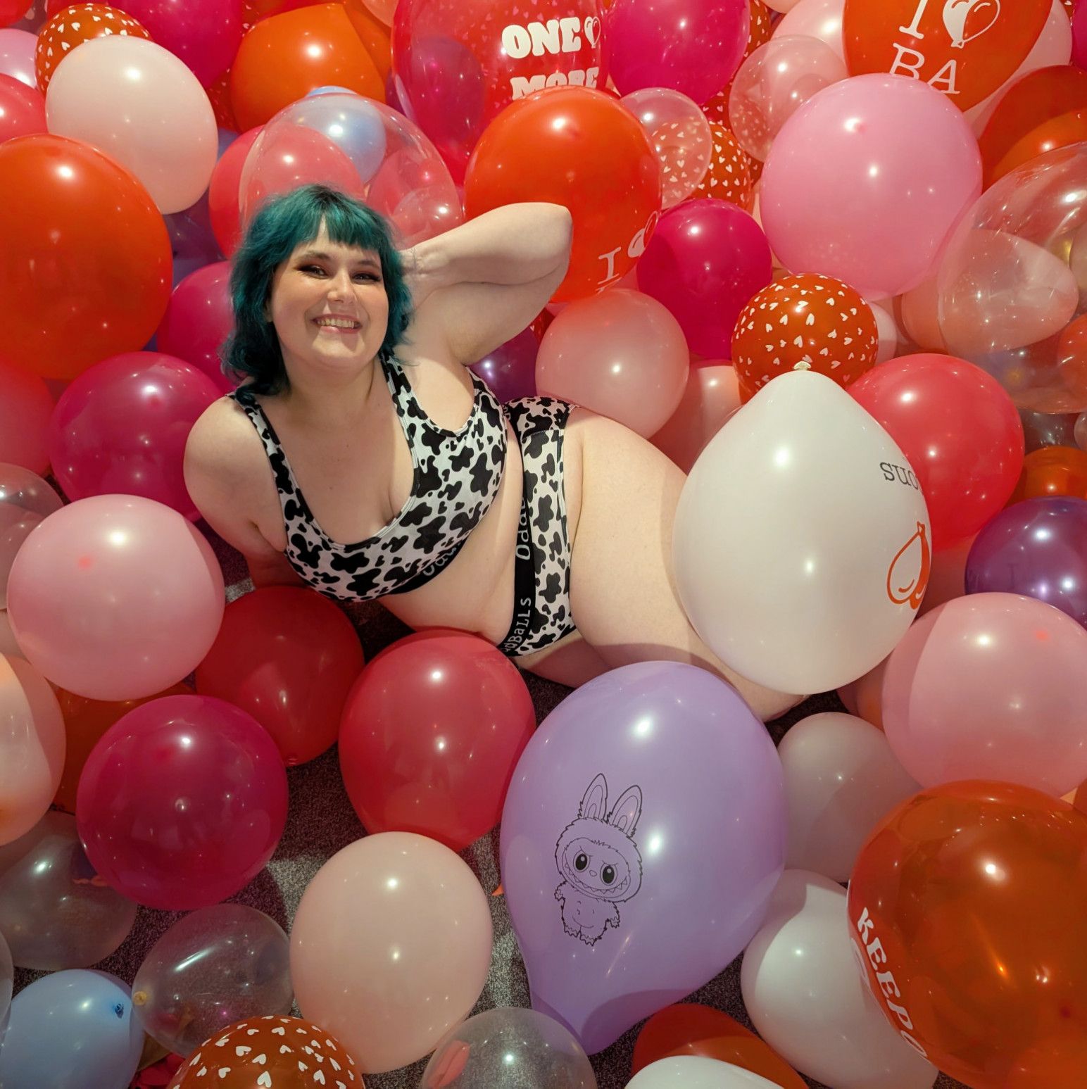 200g random balloon confetti