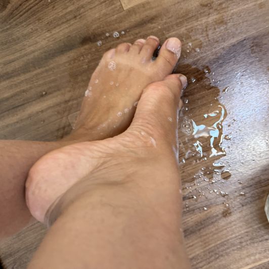 Summertime splash sexy wet feet!