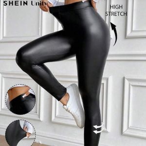 Gift me these leather leggings