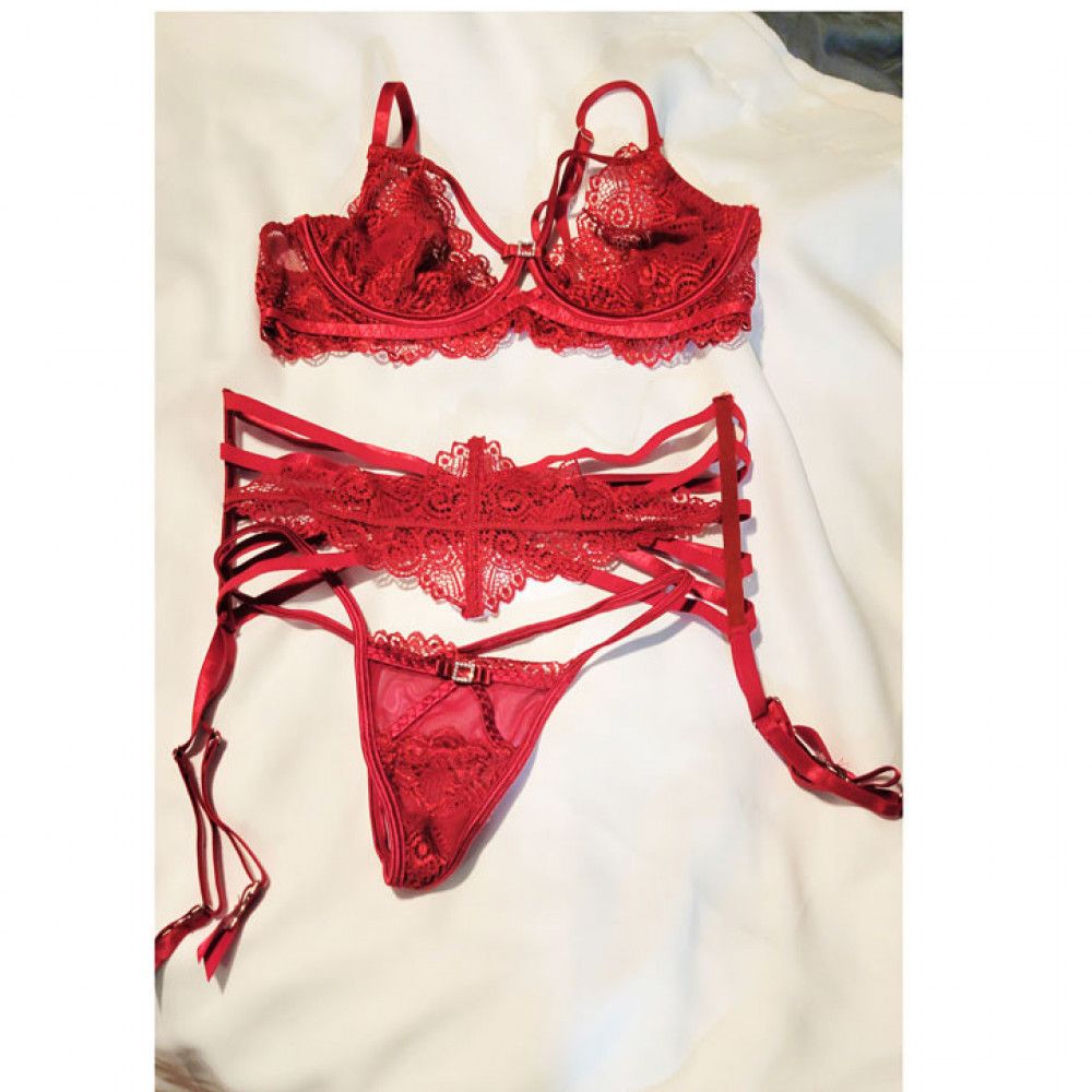 10Lacy Red 3 pc Bra  Garter Set