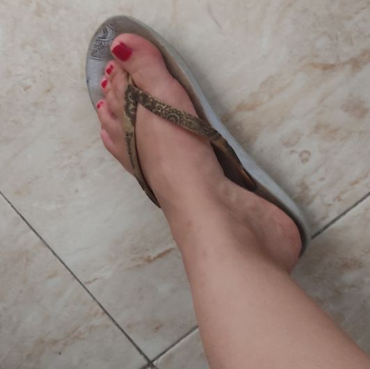 Sandals sniffing 10 min custom video