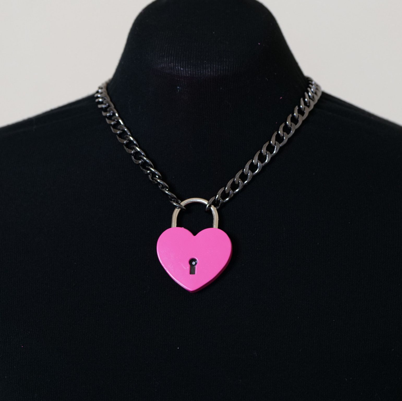 Locking Heart Chain Collar
