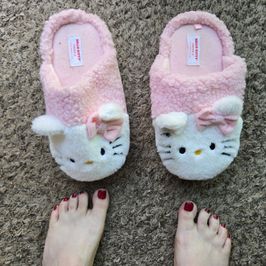 Limited edition Hello Kitty x F21 Slippers