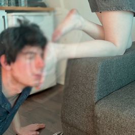 Couch Queen Foot Hover