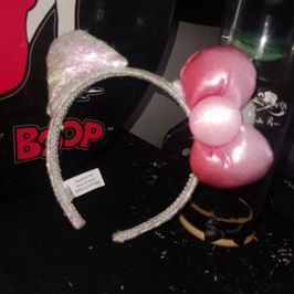 White Hello Kitty headband with pink bow