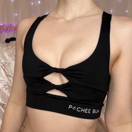 Black sports bra