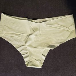 VS Cream Cheeky