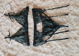 Green lace bra and panty set