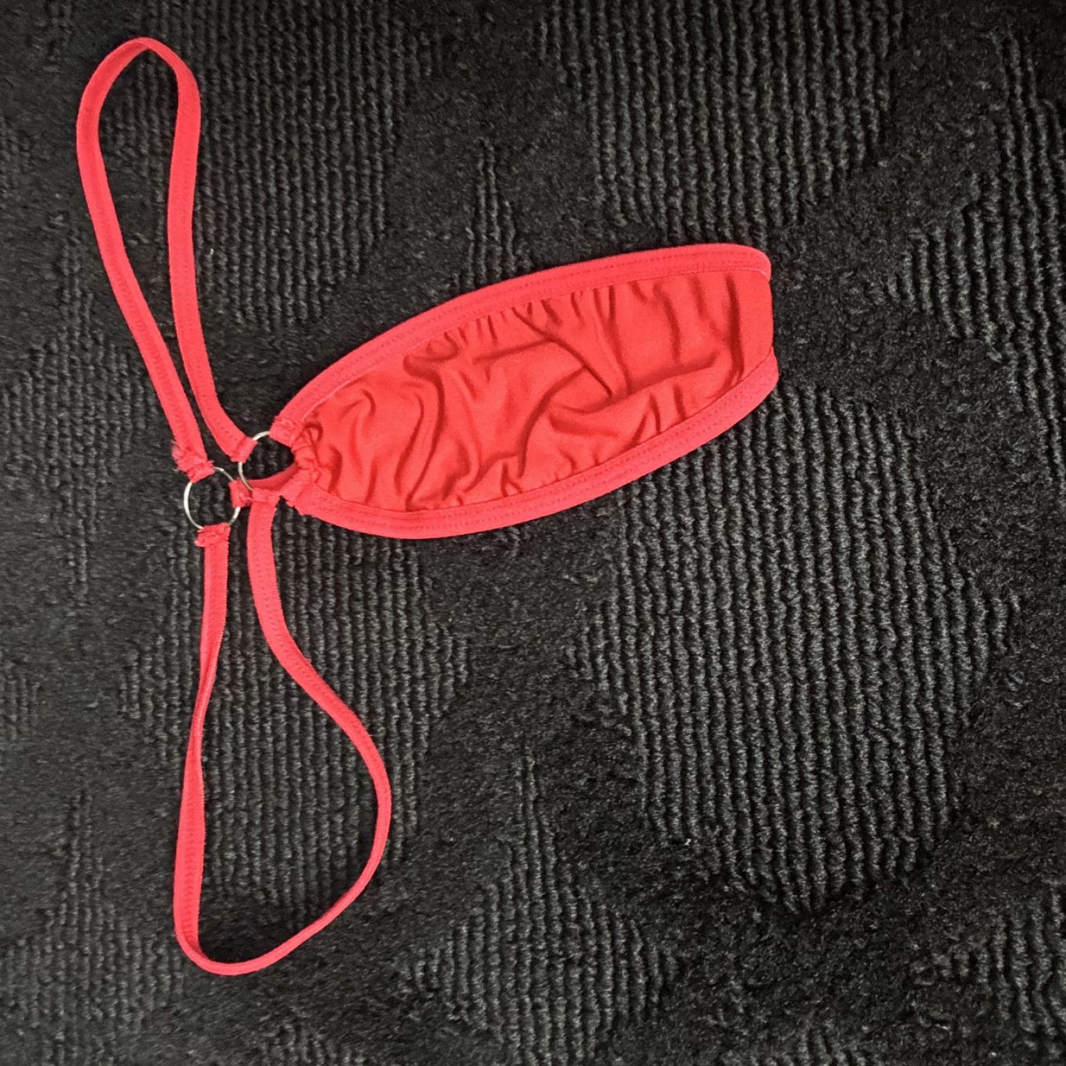 Tiny red Gstring