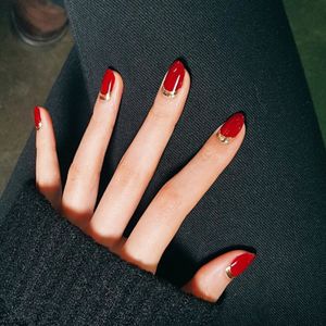 Pay my manicure