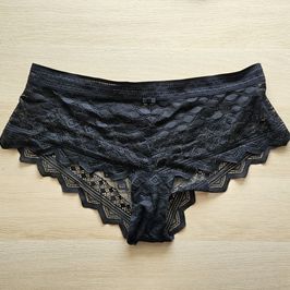 Black lace hipsters