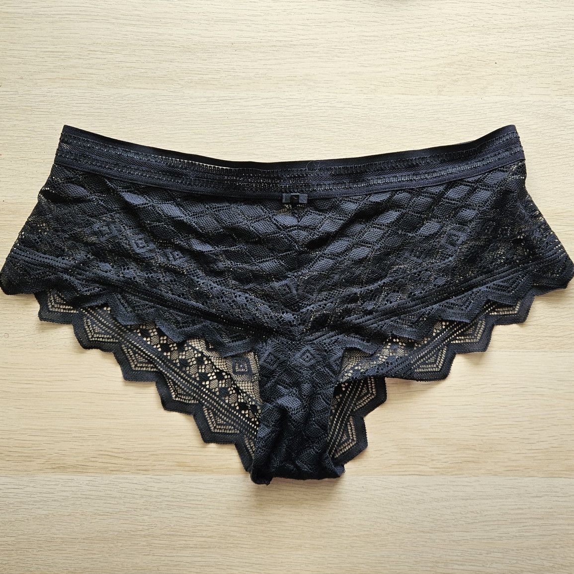 Black lace hipsters