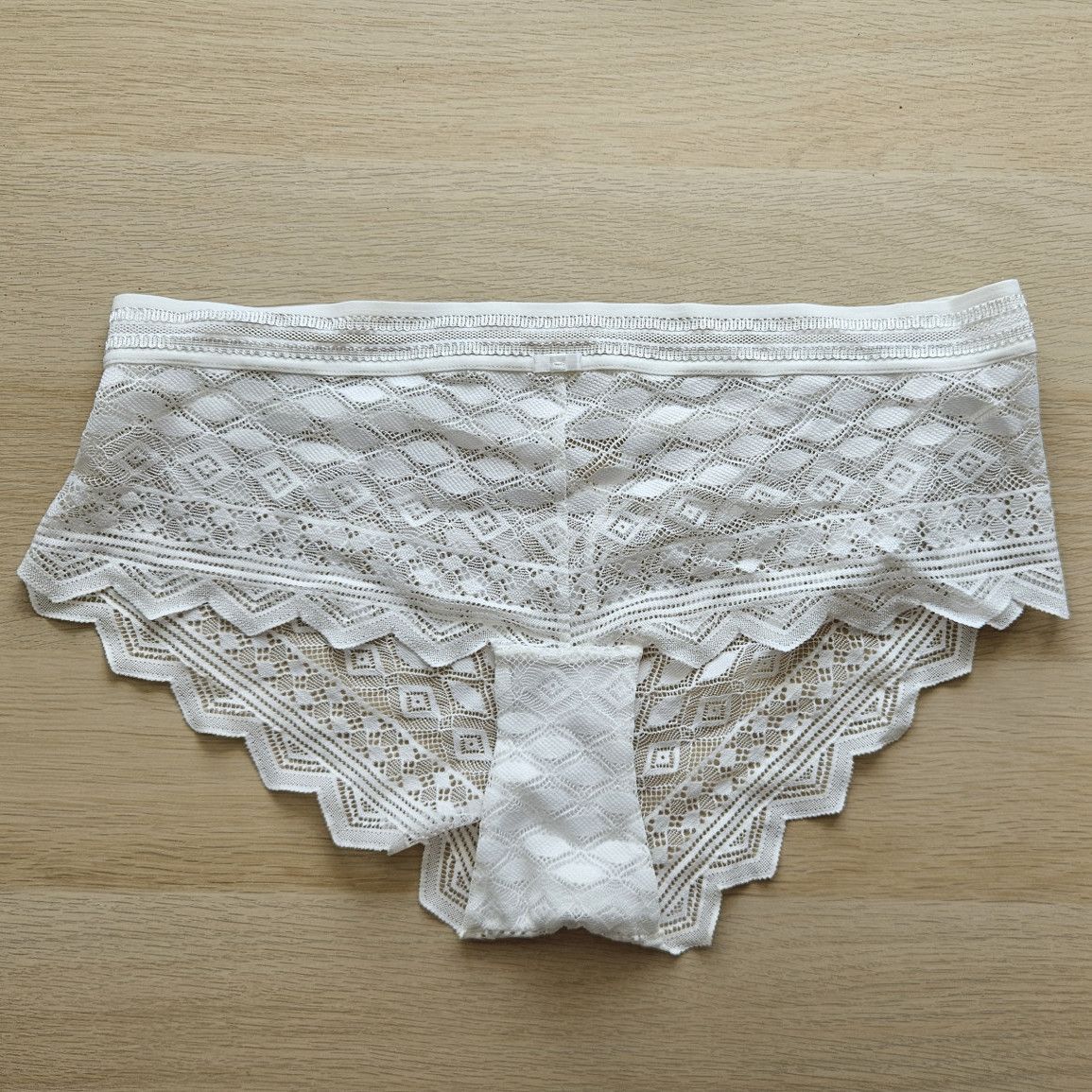 White lace hipsters