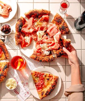 invite me to eat a pizza