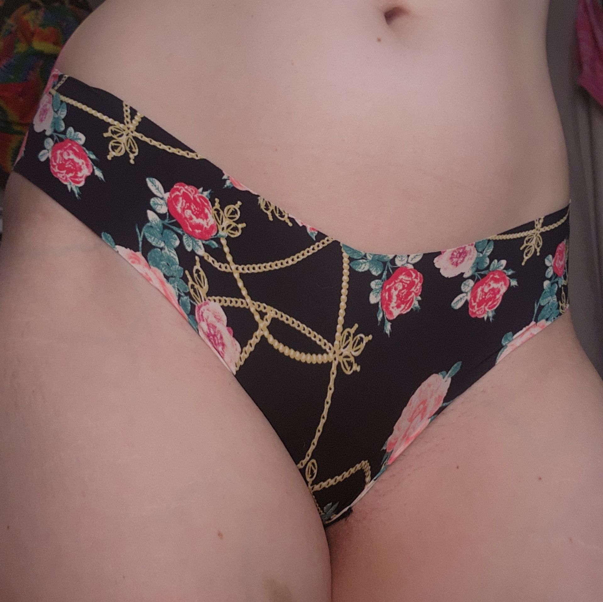 Black with flowers VS Thong