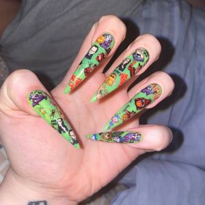 Pay for my Nails to be done