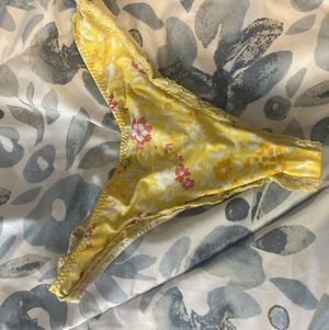 Yellow thing with flowers
